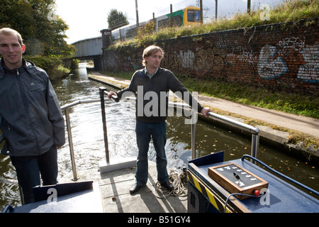 Le Ross Barlow un bateau avec un moteur électrique à Aimant terre rare exécuter via les batteries au plomb qui sont facturés par l'Hydrogène Banque D'Images