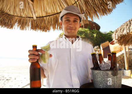 Portrait de serveur au Beach, Mexique Banque D'Images