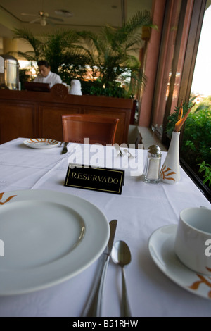 Réservés signe sur table dans un restaurant, Mexique Banque D'Images