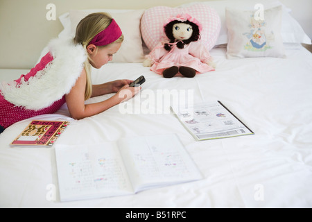 Jeune fille dans sa chambre Banque D'Images