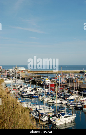 Yachts et bateaux à Ramsgate Kent Angleterre Royal Harbour Banque D'Images