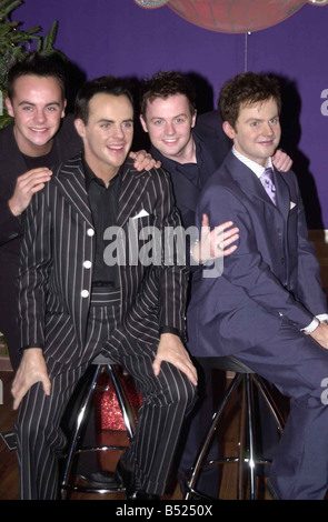 Ant et le Déc décembre 2002 les présentateurs de télévision dévoilent leurs nouveaux modèles de cire chez Madame Tussauds à Anthony McPartlin et Declan Donnelly Banque D'Images