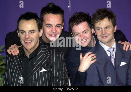 Ant et le Déc décembre 2002 les présentateurs de télévision dévoilent leurs nouveaux modèles de cire chez Madame Tussauds à Anthony McPartlin et Declan Donnelly Banque D'Images