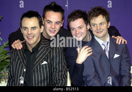 Ant et le Déc décembre 2002 les présentateurs de télévision dévoilent leurs nouveaux modèles de cire chez Madame Tussauds à Anthony McPartlin et Declan Donnelly Banque D'Images