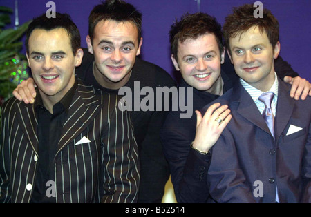 Ant et le Déc décembre 2002 les présentateurs de télévision dévoilent leurs nouveaux modèles de cire chez Madame Tussauds à Anthony McPartlin et Declan Donnelly Banque D'Images