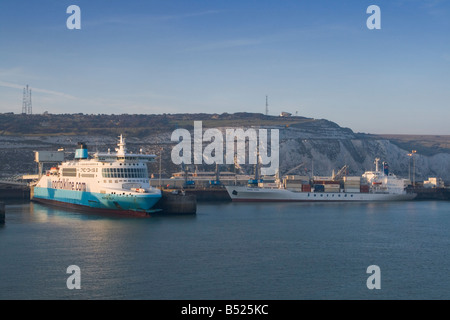 Les ferries dans le Port de Douvres Banque D'Images