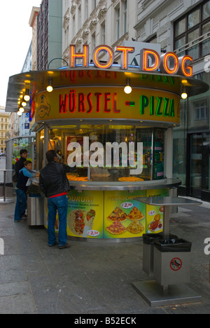 Fast food stand off Kärtner Strasse, dans le centre de Vienne Autriche Europe Banque D'Images