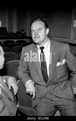 Comédien et acteur Bob Hope ont vu à l'aéroport de Heathrow. Août 1952 C4245-001 Banque D'Images