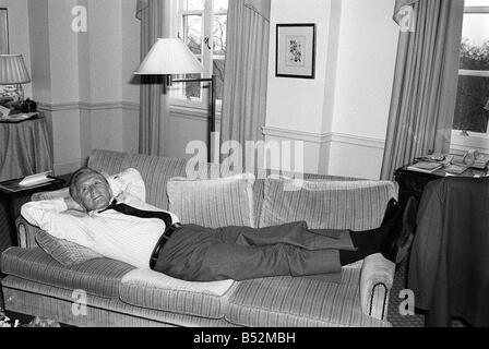 Kirk Douglas Avril 1987 à l'hôtel Grosvenor House fot daily mirror interview de Bill Marshall Banque D'Images