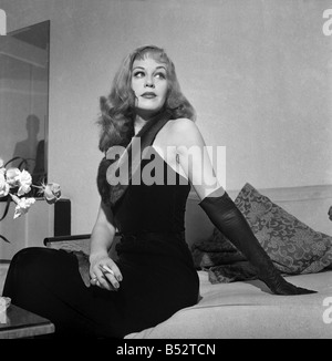 La star de cinéma allemande Hildegarde Neff (Knef). Novembre 1952 C5645-001 Banque D'Images