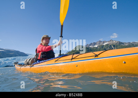 Close up of Sea kayaker near Aialik, Glacier dans le sud de l'Alaska au cours de l'été Banque D'Images