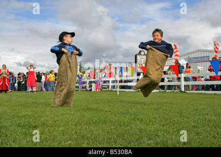 Sac de pommes de terre à la course en Alaska State Fair à Palmer. L'été dans le sud de l'Alaska Banque D'Images