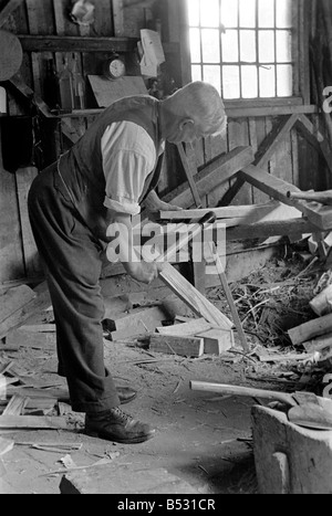 Ouvriers dans un chantier de bois de Surrey. Octobre 1937 OL300S-001 Banque D'Images