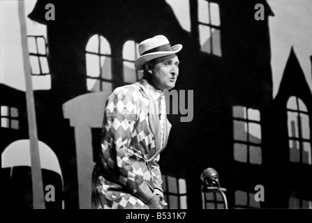 Max Miller sur scène . . Janvier 1938 OL305-003 Banque D'Images