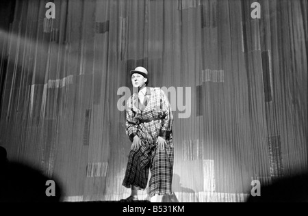 Max Miller sur scène . . Janvier 1938 OL305-006 Banque D'Images