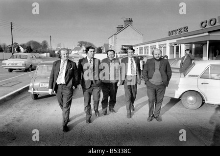 5 membres du parti d'opposition le SDLP à Stormont qui a rencontré secrètement à Liffad, comté de Donegal à discuter des plans d'avenir. De gauche à droite : Ivan Cooper, John Hume MP MP, Paddy Devlin MP, Austin Currie MP, Paddy O'Haloran, MP ;mars 1972 ;72-4030-001 Banque D'Images