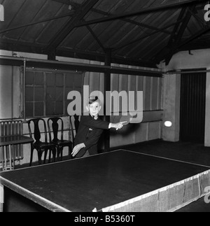 Tennis de table - Mike Chambers. Décembre 1952 C6397-001 Banque D'Images