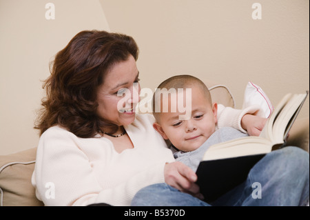 Multi-ethnic grandmother and grandson reading book Banque D'Images