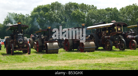 Un rassemblement de moteurs de traction à vapeur et road rouleaux sur l'affichage à Bloxham véhicule ancien pays et show. UK Banque D'Images