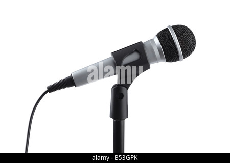 Sur le stand de microphone dentelle isolé sur fond blanc Banque D'Images