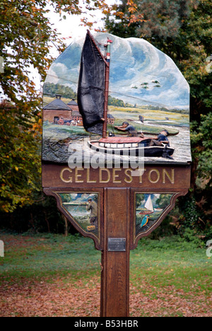 Geldeston Geldeston signe village sculpté Norfolk Angleterre présenté par l'Institut des femmes 1972 Banque D'Images