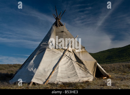 Tipi Tsaatan Mongolie du Nord campement Août 2008 Banque D'Images