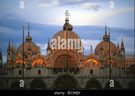 Basilique San Marco dans lumière du soir à Venise Italie Banque D'Images