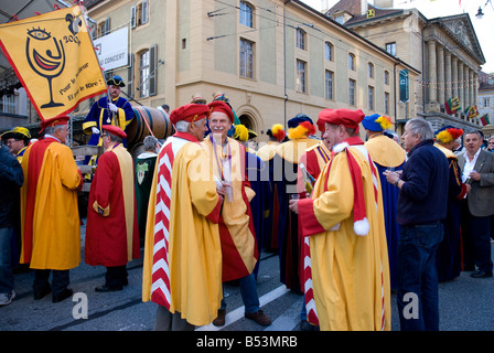 Les membres de l'association des producteurs de vin de participer à la cérémonie d'ouverture de la fête des vendanges, Neuchâtel, Suisse Banque D'Images