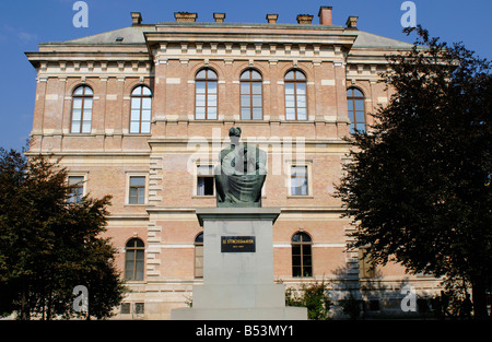 Galerie de Maîtres anciens avec la statue de Juraj Strossmayer Zagreb Croatie Banque D'Images