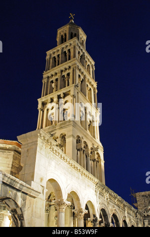 Le clocher de la cathédrale de saint Domnius Sv Duje dans le palais de Dioclétien Split Croatie Banque D'Images