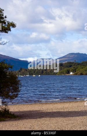 Une journée froide d'OCTOBRE À LOCH LOMOND Banque D'Images