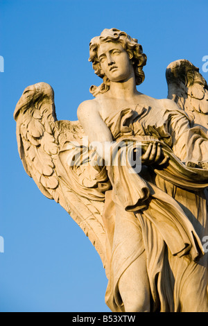 Statue de l'ange au pont Saint-ange, à Rome. Italie Banque D'Images