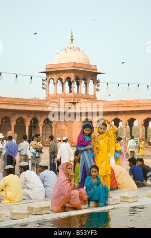 Les femmes fidèles à la mosquée Jama Masjid, Old Delhi, Inde, Asie Banque D'Images