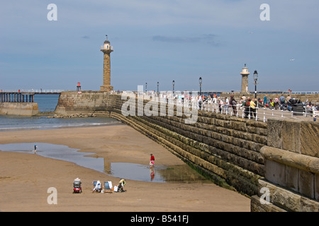 Whitby Pier North Yorkshire Angleterre Juillet 2008 Banque D'Images