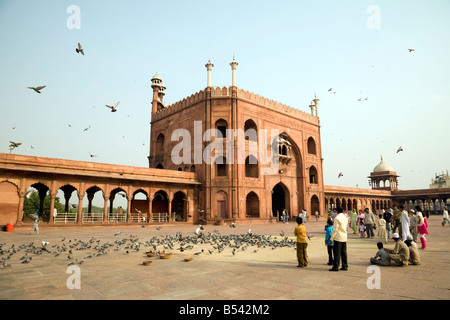 Les fidèles à la mosquée Jama Masjid, Old Delhi, Inde, Asie Banque D'Images