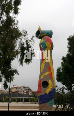 Femme et oiseau par Joan Miro Joan Miro [Park, Nr Plaça d'Espanya et Las Arenas de Barcelone, Barcelone, Catalogne, Espagne, Europe]. Banque D'Images
