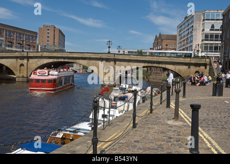 Le centre-ville de York King s Staith promenade River Ouse Yorkshire Angleterre Juillet 2008 Banque D'Images