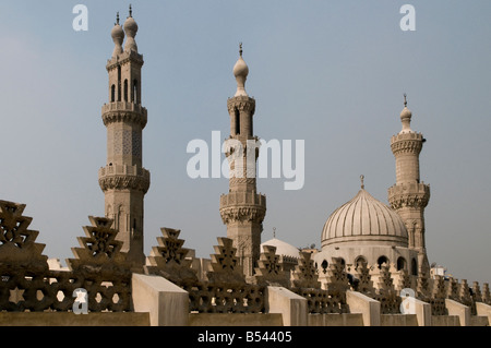 L'époque mamelouke double-embout minaret de Qansah al-Ghuri et minarets de Qaytbay et Aqbaghawiyya de mosquée Al-Azhar dans le vieux Caire Islamique Égypte Banque D'Images