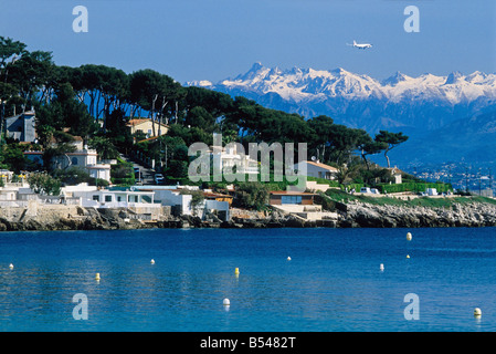 Le Mercantour montagne neige à partir de la côte d'Azur Banque D'Images