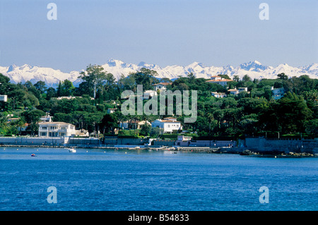 Le Mercantour montagne neige à partir de la côte d'Azur Banque D'Images