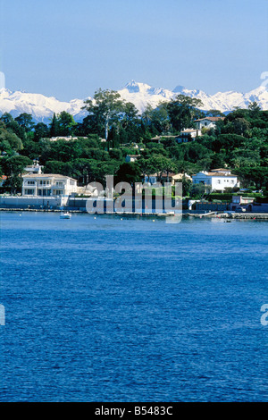 Le Mercantour montagne neige à partir de la côte d'Azur Banque D'Images