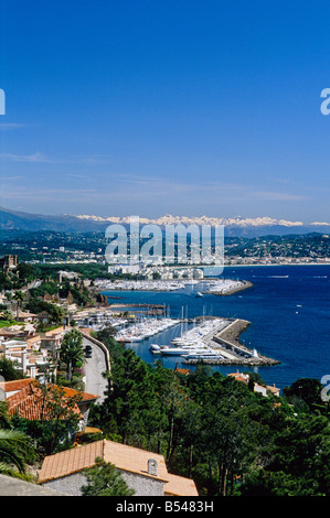 Le Mercantour montagne neige à partir de la côte d'Azur Banque D'Images