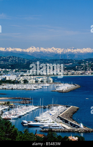 Le Mercantour montagne neige à partir de la côte d'Azur Banque D'Images