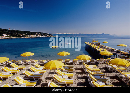 Plage privée au Cap Antibes Alpes-maritimes 06 French riviera cote d'Azur PACA France Europe Banque D'Images