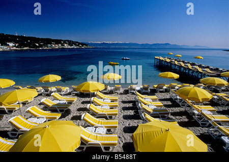 Plage privée au Cap Antibes Alpes-maritimes 06 French riviera cote d'Azur PACA France Europe Banque D'Images