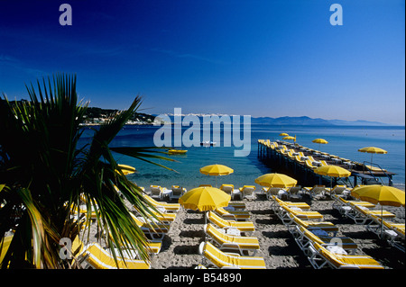 Plage privée au Cap Antibes Alpes-maritimes 06 French riviera cote d'Azur PACA France Europe Banque D'Images