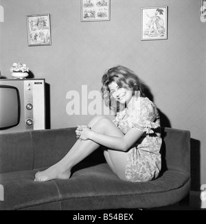 Carol Passmore actrice dans la série télévisée 'Dixon de Dock Green' photographié à son Hove maison. ;Novembre 1969 ;Z11018 Banque D'Images