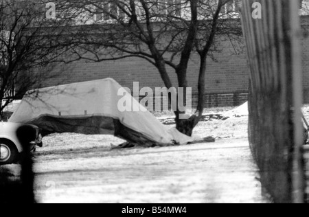 Meurtre à Welwyn Garden City. Couvercles de tente pour corps. Décembre 1969 ;Z11717-001 Banque D'Images