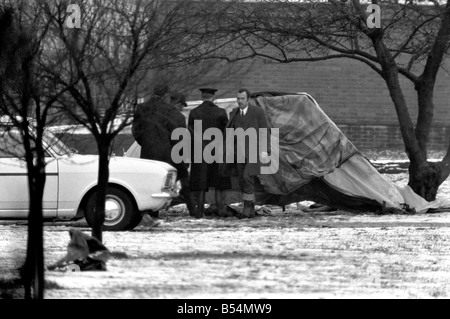 Meurtre à Welwyn Garden City. Couvercles de tente pour corps. Décembre 1969 ;Z11717-003 Banque D'Images