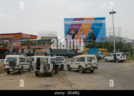 Vus à une station service à Gurgaon, New Delhi. Banque D'Images